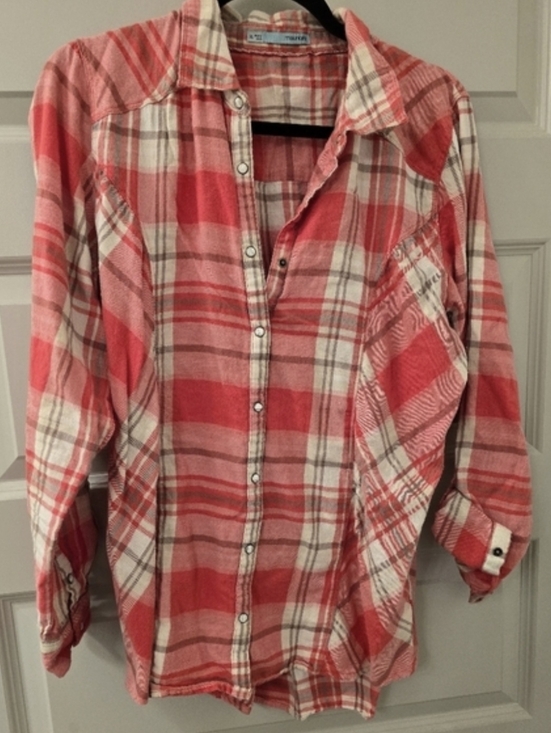 Maurices Tops - Maurices Red Cream Plaid Flannel Shirt XL Women’s Long Sleeve Button Down Top 💵